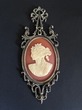 Vintage Cameo Burwood Wall Plaque Wall Decor 9.5 Inches